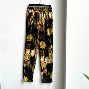 NWOT Cargo pants trousers